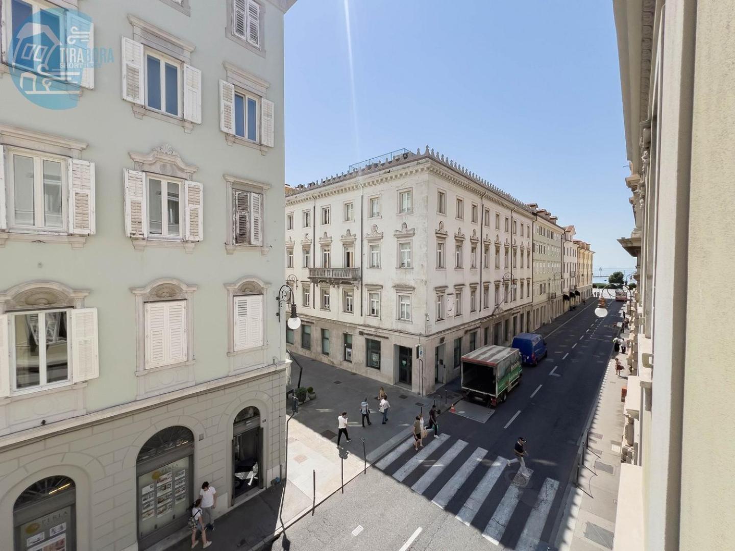 Cassa Di Risparmio 11 Tirabora Short Rent Триест Екстериор снимка